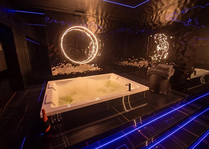 Апартаменты Behind The Scenes Taczaka *